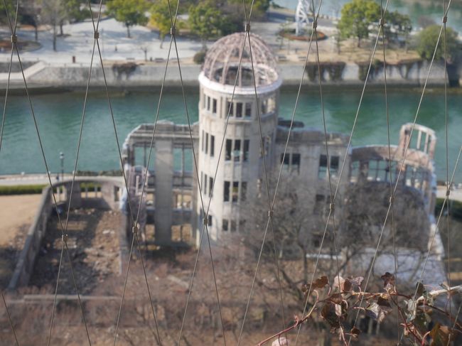 昨年も同時期にすず母の学生時代の友人との旅行で宮島＆平和公園に行ったのですが、今年は、すず家族3人＋アメリカ人留学生という組み合わせで、平和公園＆宮島に行きました。<br />今年は、満潮時間をチェックして、昨年とは逆ルートでまわることにしました。<br />すず丸が２年連続なことから、訪問ポイントも変えてみました。<br />留学生は、ヒロシマ、そして日本らしい宮島を訪れて、よい体験になったと思います。