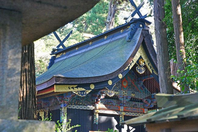 最近の初詣は香取神宮に行くことが多かったが、今年はもう少し足を延ばして、鹿島神宮へ出掛けた。いずれも千葉市の我が家からは、東関東自動車道で行くことになるが、一旦車に乗ってしまえば香取神宮よりも遠いといっても、多少の距離の違いは問題とならない。<br /><br />千葉県には、成田山新勝寺という全国でも有数の初詣スポットがあるが、渋滞が酷くて車では行けなく、かと言って電車で行くほどには熱意がない(笑)。我が家からは、感覚的には東関東自動車道沿いに新勝寺・香取神宮・鹿島神宮が等距離に位置するというところか。<br /><br />元旦の鹿島神宮は風もなく暖かで、まずまずの人出の参詣客に混じって初詣を済ませることが出来た。インターネットの情報では、初詣の人出は70万人との数字が出ていた。<br />