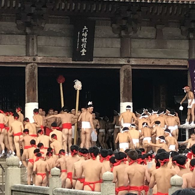 褌、鉢巻姿の若者達がお札の争奪戦を繰り広げる、勇壮な裸祭り！四天王寺どやどや！