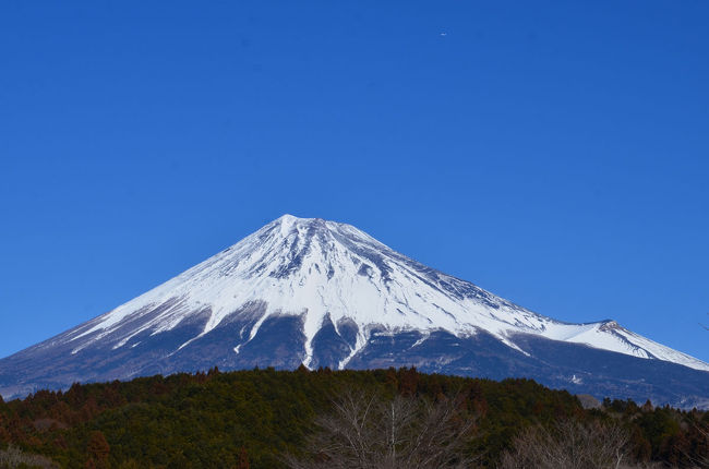 富士市内公園紹介の第4弾です。<br />「大淵公園」を紹介します。<br /><br />所在地:富士市大渕字岩倉4575-1 <br />トイレ:あり<br /><br />=“富士市内の公園シリーズ”=<br />・富士市内公園紹介 =1.ふじのくに田子の浦港公園(2017.11.01)=<br />https://4travel.jp/travelogue/11300145<br /><br />・富士市内公園紹介 =2.広見公園(2017.11.01)=<br />https://4travel.jp/travelogue/11320054<br /><br />・富士市内公園紹介 =3.富士西公園(2017.11.06)=<br />https://4travel.jp/travelogue/11320930<br /><br />・富士市内公園紹介 =4.原田公園(2017.11.10)=<br />https://4travel.jp/travelogue/11322354<br /><br />★富士市役所のHPです。<br />http://www.city.fuji.shizuoka.jp/