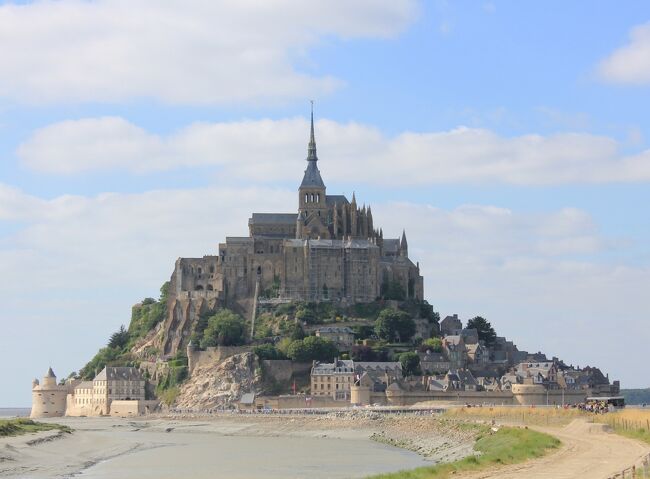 フランス旅行２日目は、パリからモンサンミッシェルへ向います。<br /><br />【２日目の予定】<br />パリ/モンパルナス 10:08発（TGV8085）レンヌ 12:17着<br />レンヌ 12:50発（バス）モンサンミッシェル 14:05着