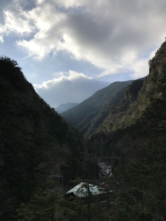 夫婦ハスラー車中泊の旅行記を書いています。お嫁が平日にプランを立てて、2017年8月に免許取り立ての自分が運転する旅を、今のところ毎週しています。自分たちで読み返したい・思い返したいというのが大きいですが、一応車中泊情報も載せていけたらいいなというスタンスです<br />毎週行ってるもんだから、だんだん旅行記書くより旅行する頻度のほうが上回っちゃってたまる一方です。