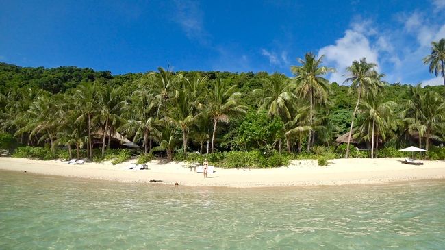 エルニド４日目<br />パングラシアンの無料のツアーに参加しました。<br />とはいうものの参加者は僕たちしかしてませんので昨日までのプライベートツアーみたいになってました。<br />ピナグブユタン島(Pinaguyutan island)、ラゲンアイランド、ディブルアン島に行きます。<br />ラゲンは去年初めてのエルニド旅行で宿泊したところなので楽しみです。<br />ちなみにツアーではラゲンではハイキングする行程になってましたが参加者が僕たちしかいないのでハイキングは無しでラゲンアイランドでゆっくりするということにアレンジしてもらいました。<br />