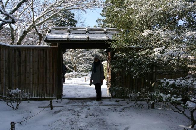 修学院離宮の見学と下鴨神社のみたらし団子を食べに京都を訪れました。<br />11月頃に宮内庁のホームページで、名園の誉れ高い修学院離宮の観覧許可を取っておきました。<br />一昨年見学した桂離宮とどう異なるのか、出かける日が近づくにつれ期待がふくれあがります。