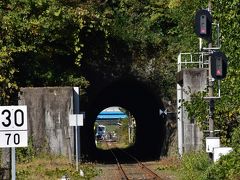 風光明媚な断魚渓と石見川本のマジオム・陸閘門（島根）