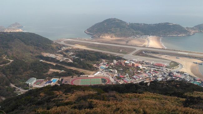 台湾には、台湾本島の他に、幾つかの離島があります。<br />このうち、地歩に載っていないのが、馬祖島です。<br />地元の人曰く、日本人は余り来ないそうです。<br /><br />馬祖島に行くには、<br />・台湾本島から飛行機に乗って行く方法と、<br />・中国本土から船に乗って行く方法<br />があります。さて私は、、、<br />