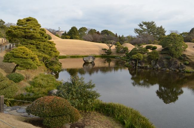高校の修学旅行以来、四十二年ぶりに熊本に来ました。修学旅行では阿蘇の草千里に行ったのが記憶に残っているのですが、今日は水前寺公園を中心として巡ってきました。細川家の造った庭園を元として、後楽園や兼六園、偕楽園という名庭園と並ぶほどの名園と言えましょう。