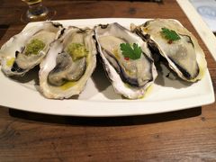 はるかに乗って京都へ　　牡蠣好きの２人は貝と白ワインの店　　ＫＡＫＩＭＵＲＵで牡蠣の美味しさ再発見！
