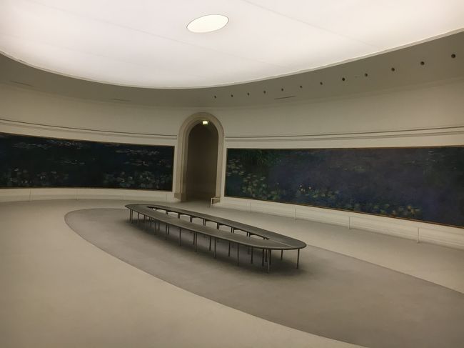 初の海外一人旅。ANA特典航空券を使ってパリに飛び、念願だった美術館とお菓子屋さん&パン屋さんめぐりをしてきました!女一人旅で治安が心配だったので、いろいろ予習・準備して行きましたが、危ない目にもあわず、たくさんの素敵な場所に行けました。<br /><br />1/25<br />夕方パリ到着→送迎でホテルへ<br /><br />1/26<br />ルーブル美術館→シテ島→カルーセル・デュ・ルーブル→ルーブル美術館<br /><br />1/27<br />サントシャペル→ノートルダム大聖堂→ポワラーヌ→サン・ジェルマン・デ・プレ教会→ボワシエ→香水博物館→ギャラリー・ラファイエット→パリ市内夜景ツアー<br /><br />1/28<br />オランジュリー美術館→オルセー美術館→ヴェルサイユ宮殿→パッサージュ・ジュフロワ<br /><br />1/29<br />サクレクール寺院→モノプリでお土産購入→オペラガルニエ→ロワシーバスで空港へ<br /><br />1/30<br />帰国