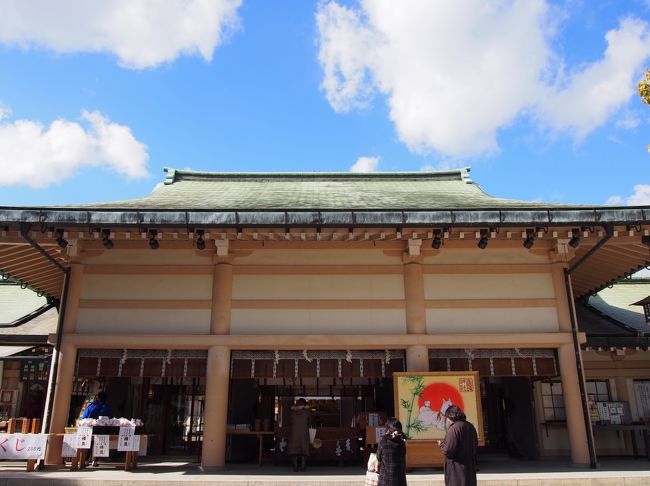 「住吉大社近くの大圓寺で、快慶仏の特別公開」https://4travel.jp/travelogue/11324071 に続いて、大阪の歴史再発見・大阪市内の非公開文化財・特別公開です。<br /><br />大阪密教美術保存会主催で、大阪市教育委員会、関西・大阪２１世紀協会、朝日新聞社の共催のこの企画、けっこう頻繁に実施されているようです。<br /><br />神仏習合をテーマにした企画で、今回は生玉さんと呼ばれている生國魂神社（いくくにたまじんじゃ）の神宮寺であった法案寺での、はじめての公開となります。<br /><br />まずは生玉さん、そして近くの高津宮（こうづぐう）へ、そこから法案寺へという順でお参りすることにしました。<br /><br />【写真は、生玉さんの拝殿です】