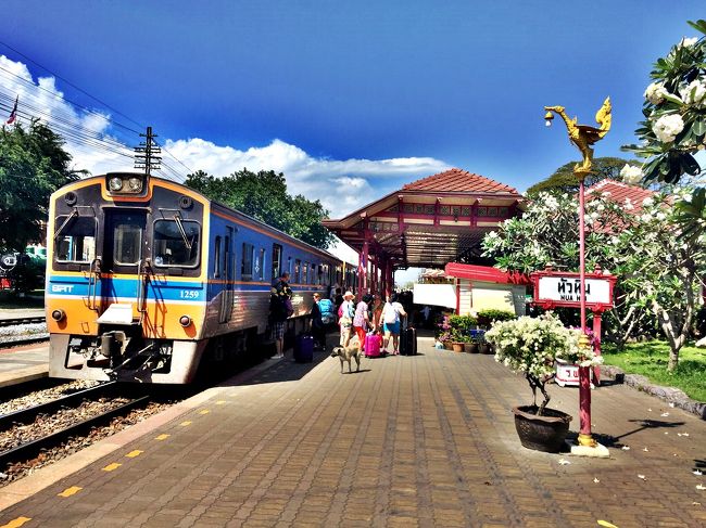 今回の旅のテーマは「鉄道」！<br /><br /><br />昨晩、バンコクに到着。<br />さっそくタイのビールとイサーンの屋台メシで大満足。<br /><br />２日目から、いよいよ移動開始です。<br /><br />タイ国鉄は日本からもネットで事前に予約ができるということで、ホームページから鉄道の切符を予約していきました。<br /><br />当初はバンコクからハート・ヤイまで一気に行こうと思っていましたが、思い直して、途中のホアヒンからハート・ヤイまでの切符を手配。<br /><br />バンコクからホアヒンまではなんとか自力で向かい、夜７時の寝台列車に乗ることにしました。<br /><br />さて、ホアヒンまではどうやって行こうか。悩みながらも、やっぱ鉄道でしょ！ということで、バンコクからホアヒンも鉄道の旅となりました。<br /><br />２日目、スタートです。<br /><br /><br />※iPhoneで撮った写真が暗いのでコントラストを上げています。逆に見にくかったらご容赦を。<br /><br /><br />【旅のトピックス】<br />・サラリーマンバックパッカー８日間の旅。<br />・宿は１０ドルが基本、移動はバス中心。【今回は鉄道メイン！】<br />・食べ物はあまりこだわりがなく、ローカルフード中心。<br />・陸路の国境越えLOVE！【今回は１か所制覇！】<br />・アジアのビールを毎日まったり飲む♪<br /><br />【旅のスケジュール】<br />1月31日（水）中部国際空港（MU便）10:30NGO→（上海PVG経由）→バンコク17:50BKK　（バンコク泊）<br />2月 1日（木）バンコク→ホアヒン→ハジャイ　（車中泊）←★いまここ！<br />2月 2日（金）ハジャイ→パダンブサール（国境）→バタワース→ペナン島　（ジョージタウン泊）<br />2月 3日（土）ペナン島　（バトゥフェリンギ泊）<br />2月 4日（日）ペナン島　（ジョージタウン泊）<br />2月 5日（月）ペナン島（FD便）14:15PEN→バンコク15:00DMK　（バンコク泊）<br />2月 6日（火）バンコク→メークロン　（バンコク泊）<br />2月 7日（水）バンコク（MU便）9:25BKK→（上海PVG経由）→中部国際空港20:50NGO<br />