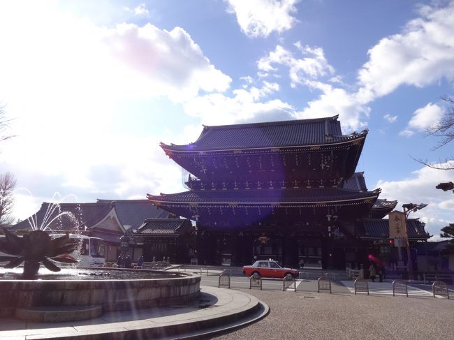 京都駅周辺のお寺巡りしました。西本願寺と東本願寺は無料です。靴を脱いであがるのでブーツは不向きでした(^^;)