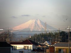 早朝ウォーキングコースから見られる関東平野を取り巻く山々を見ながら歩く