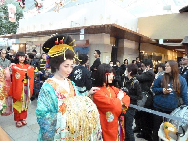 羽田空港には、着いたものの<br />出発まで　まだたくさんの時間があり<br /><br />国際線ターミナルで時間をつぶすことに。