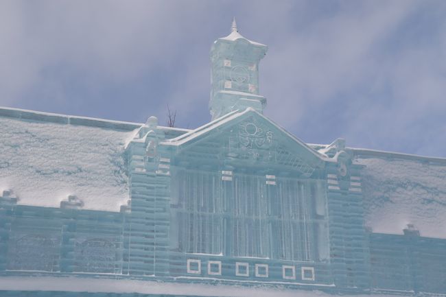 マイルの有効期限が迫っているので今まで見るチャンスに恵まれなかったので雪まつりを見に行くことにした。<br /><br /> しかし、土日が1回しかなく既に予定が入っていたので、また本番は見れないなと思いつつも、直前ならなんとか見れるのではと気を取り直して早速フライトの予約。<br /><br /> ホテルも比較的お安い価格でロケーションも良いホテルが確保できた。<br /><br /> 雪祭りだけと思って気楽に行くつもりが、海鮮が食べたい、それならちょっと足を伸ばして小樽、そこまで言ったら余市のニッカウヰスキー蒸留所、温泉も入りたいと定山渓温泉日帰りと詰め込めるだけ詰め込んで出発。<br /><br />さて計画通りに行くことができたのか・・・。<br />