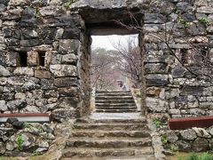 沖縄-9　今帰仁城跡a〔世界遺産〕北山王の居城で　☆カンヒザクラ咲き始め