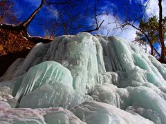 【東照宮の裏山に隠された氷の絶景；雲竜渓谷トレッキング】アイス・ブルーの回廊で氷瀑アドベンチャー／冒険と危険は紙一重