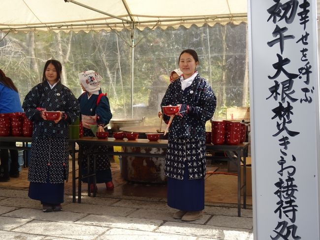 大原の里にある大原山荘へぼたん鍋を食べに行くことにしました。<br />来年の干支はイノシシ、イノシシさん、ごめんなさい。まだ食べたことがなくて、一度味わいたくて、さむーーいさむーーい京都へ出かけました。<br />ラッキーなことに２月９日から１２日は三千院の大根焚きの接待日、幸せを呼ぶんですって。