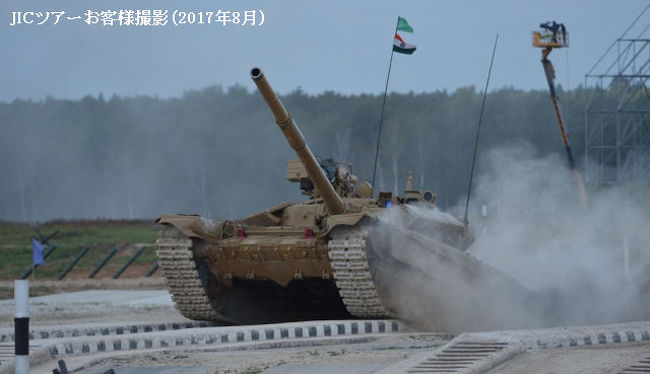 ロシア国防省の主催で2013年から毎年行われている「戦車バイアスロン」。ロシアをはじめカザフスタン、ベラルーシ、アルメニア、中国など十数カ国の軍団が射撃や障害物、走行技術、速さなどを競います。<br /><br /> 2017年は7月29日から8月12日までモスクワ郊外のアラビノ射撃場で予選・本戦が行われました。<br />