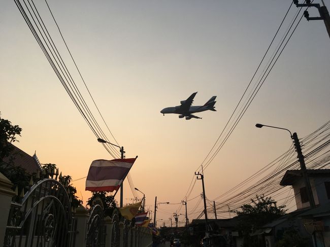 週末の土日でバンコクに行ってきました。<br />滞在時間は約13時間、これまで行った事のないラト・クラバーンの町を散策してみました。<br /><br />【行程】<br />2/17 東京～バンコク<br />2/28 バンコク～クアラルンプール～東京<br /><br />【フライト】<br />17 FEB JL 031 Y HND BKK 1120 1620<br />18 FEB MH 797 Y BKK KUL 0555 0905<br />18 FEB NH 866 Y KUL HND 1415 2205<br />(JALに電話で手配したエコノミー航空券「クアラルンプール/シンガポール/東京/石垣/羽田(HND)/バンコク(BKK)/クアラルンプール(KUL)」の残り)<br />(ANAのHPで購入したエコノミー航空券「クアラルンプール(KUL)/羽田(HND)/大阪/東京/クアラルンプール」を使用開始)