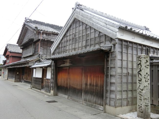 伊勢神宮一人旅に行ってきました。<br /><br />(1日目）伊勢神宮外宮、内宮、猿田彦神社、月読宮を参拝<br />(2日目）二見浦散策、二見道（二見興玉神社～伊勢神宮外宮）を歩く<br /><br />2日目は二見浦を散策した後、街道歩き。二見興玉神社と伊勢神宮外宮をつなぐ二見道を歩きました。地図上で約9km。途中、戦国時代からつづく「角屋（二軒茶屋餅）」、古い町並みが残る河崎町を通る見どころの多い街道でした。<br /><br />参考：みえの歴史街道ウォーキングマップ「二見道」<br />http://www.bunka.pref.mie.lg.jp/kaidou/walking/index12.htm