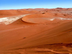 ナミビア赤い砂漠一人旅