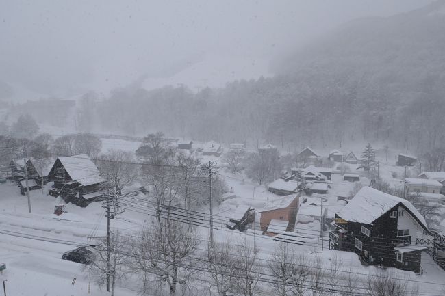 今年で4回目となる『さっぽろ雪まつり』シーズンでの北海道旅行です。13回目まではどれも雪のため出発が遅れたり、到着が遅れたりと雪でのトラブルが絶えませんでしたが、今回初めて何のトラブルもなく札幌に着きました。<br />１～２日目　札幌<br />３日目　　　小樽移動（朝里川温泉）<br />４日目　　　小樽市内<br />５日目　　　帰宅・・・のはずが・・・<br />