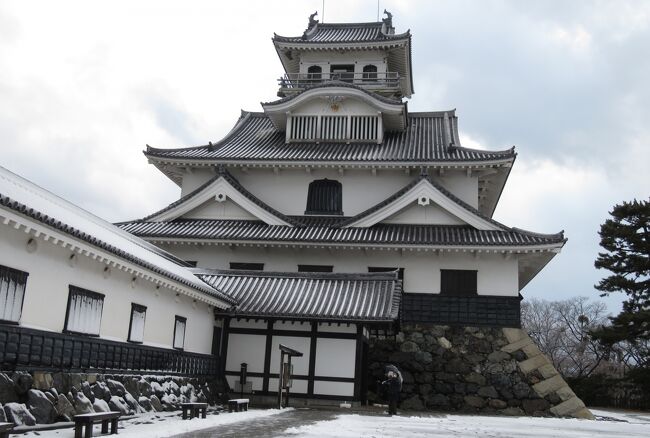 豊臣家所縁のお城巡りの締め括りです。日本百名城や続百名城には選ばれていない、『淀城』、『伏見城』と『長浜城』ですが、歴史的価値などから言えば、全く遜色のない三つのお城でした。(ウィキペディア)<br /><br /><br /><br />ウィキpウェディア