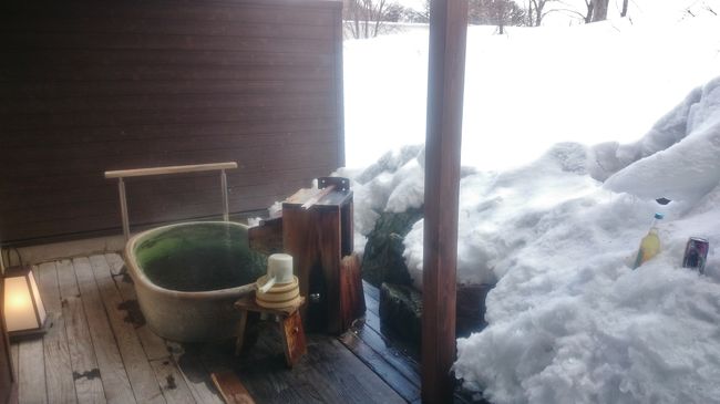 栃木県はよく旅行し日光にも何度か来ていますが、奥日光は未踏の地。どうせ行くなら雪見露天を楽しもう！ということで、極寒の日光湯元温泉への旅行を計画。<br /><br />そこで以前からずっと利用したかった宿をチョイスしたのですが、ここが予想以上に素晴らしく大感動！ しかも、現地では雪まつりが開催されていたり、宿で素敵なイベントがあったりと、氷点下の寒さも吹き飛ぶくらい心も身体も温まりました。<br /><br />最近すっかり定番になってきた妻と2人だけの夫婦旅行。長い旅行記ですが、どうぞ最後までお付き合いください。<br /><br />《総走行距離：460.0km》<br /><br />[こちらは 6-4 です]