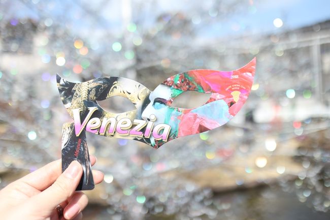 夫婦で2度目の箱根旅行へ。<br /><br />今回のテーマは<br /><br />・予定を詰め込みすぎない<br />・玉ボケの写真を撮る<br />・とにかくまったり<br />・箱根フリーパスを使いたおす<br /><br /><br />~1日目~<br />*ラリック美術館オリエンタル急行のカフェ「ル・トラン」でティータイム<br />*ガラスの森美術館でキラキラガラスの写真を撮る<br />*大涌谷で黒卵を食べる<br />*宿の温泉でまったり過ごす<br /><br />~2日目~<br />*ベーカリー&テーブルで芦ノ湖を眺めながらパンを食べる<br />*箱根神社の鳥居で二人の写真をとる<br />*宮ノ下散歩<br />*直吉の湯葉丼を食べる<br />