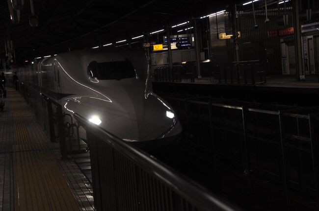 2018年2月16日から18日にかけて、おとなびパスを使って鉄道旅行してきました。<br /> 第一目的は、2018年3月限りで廃止される三江線の駅めぐりをすること、三次でレンタカーを借りました。<br /> 残念ながら、三次-浜原は雪の影響等で運休となっていましたが、今回は車で回る駅めぐりなので。(笑)<br /> 2月16日金曜日の仕事を終えて、広島へ向かいます。