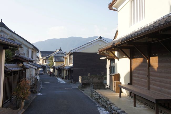 フォローさせていただいている方の旅行記を参考に、愛媛県の内子のゲストハウスを利用し、大洲と内子の伊予２大伝統日本家屋群の街並みを観光してきました。