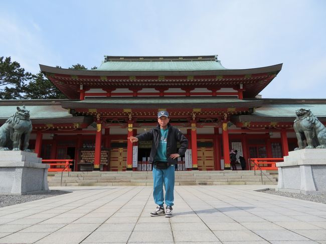 今回は、浜松歴史散歩と言う事で浜松の名所を散策しました。<br />NHK大河ドラマが終了して観光客がひと段落をした浜松ですがそんな中、浜松市北区、浜北区、中区を中心に廻りました。<br />まずは、奥浜名湖田園空間博物館を見てお隣に気賀関所を見学しました。（こちらは、今も無料でした！）<br />その後、細江神社に参拝して姫街道銅鐸資料館を見学、初山宝林寺を見学してつみいし塚が残る、つみいし広場を見学して豊緑地、中瀬緑地を見て犀ヶ崖資料館を見学してホテルへ向かいました。<br />ホテルは、呉竹荘ホテルビラクレタケです。お値段は、ビジネスホテル並みの料金ですが部屋は、広くて快適でした。朝食付きプランで大変お値打ちでした。<br />翌日は、朝食バイキングを頂き出発、五社神社を参拝した後に普済寺、西来院、宗源院、太刀洗いの池などを見学して帰路に着きました。<br />まだまだ見どころ満載の浜松です。