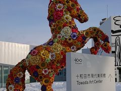 雪の十和田市現代美術館