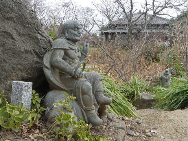 常楽寺の十六羅漢_2018_冬は木や草が繁っていないので見つけ易い時季です（群馬県・太田市）