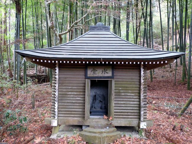 今年は度々箱根を訪ねましたが、東急ハーヴェストクラブ ヴィアラ箱根翡翠はなぜか未利用でした。<br /><br />そこで最後にお気に入りの温泉をのんびり楽しもうと、年の瀬のＨＶＣ箱根翡翠に予約を入れました。<br />