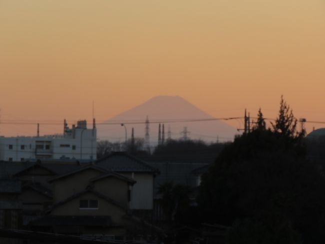 3月2日、午後5時半頃より久しぶりに素晴らしい影富士が見られました。<br /><br /><br /><br />*久しぶりに見られた影富士