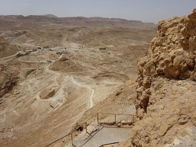 イスラエル2日目です。<br />昨日は北部でしたが、今日は世界遺産「ハイファと西ガリラヤのバハイ教聖所群」を見てから南部に向かいます。<br />そして酷暑の中の世界遺産「マサダ国立公園」です。<br /><br />1イスラエルシェケル≒\32です。<br /><br />●中東の旅(イラン)5.1~5.10<br />●コーカサスの旅 5.11~5.17<br />●イスラエルの旅<br />5.18 イスラエル北部の世界遺産<br />☆5.19 マサダ国立公園~死海(イスラエル)<br /><br />参考:地球の歩き方<br /> :世界遺産アカデミー