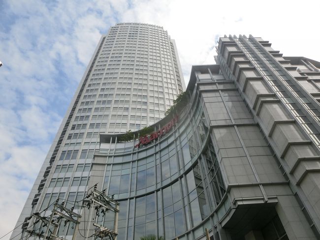 バンコクには世界の高級ホテルがひしめき合っており、どのホテルにしようか迷う。私はマリオットのプラチナメンバーなので無料アップグレードによるエグゼクティブ・ラウンジ利用は大きい。よって、どうしても第一選択がマリオット・SPG系のホテルになってします。今回は「バンコク・マリオットホテル・スクンビット」(写真)に宿泊した。<br /><br />私の新著出ました。<br />『英語は世界を開く!挫折の連続で分かった大人の英語学習法』<br />私のホームページに新著紹介・旅行記多数あり。<br />『第二の人生を豊かに』<br />http://www.e-funahashi.jp/<br /><br />