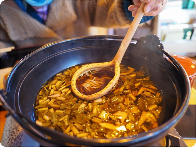 冬季限定メニュー「すんきとうじそば」<br />昨年（2017）初めて木曽で食べてから、「又冬になったら食べたいね！」<br />妻がお気に入りの１品になり、年が明けて「すんき」が食べられるようになり早速食べようと出掛けました。<br />ネットで「すんきとうじそば」が食べられるお店を検索し、昨年とは違うお店に決めました。<br />伊那谷から権兵衛トンネルを抜けて木曽谷に入ります。<br /><br /><br />・木曽町　すんきde元気フェア２０１８<br />　http://www.kisomachi.or.jp/sunki-matsuri.html<br />・ふるさと体験館公式ＨＰ<br />　https://taikenkan.jp/