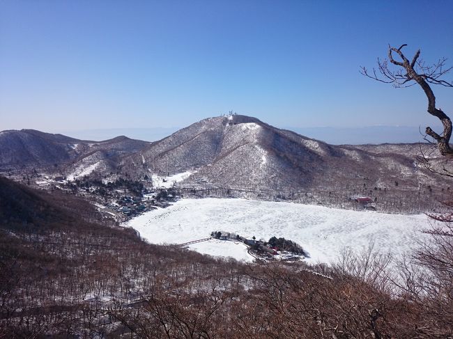 かなり久しぶりの1000m超登山。昨年の入笠山以来2回目の雪山登山に挑戦してみましたが、急な箇所も結構多く、雪が凍結して滑りやすかったので、思ったよりかなり苦戦しました。<br /><br /><行程><br />前橋駅7:32→8:05富士見温泉8:10→8:49あかぎ広場前(関越交通バス)<br />あかぎ広場前バス停8:52-9:02赤城神社-9:10黒檜山登山口9:15-10:23赤城山(黒檜山)10:49-11:34駒ヶ岳11:36-12:13駒ヶ岳登山口-12:16あかぎ広場前バス停<br />赤城ビジターセンター13:10→13:55富士見温泉14:10→14:33中央前橋駅(関越交通バス)