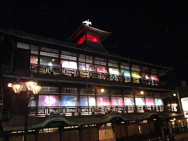 出張の帰りに、行ってみたかった道後温泉へ。数十年ぶりに行った道後温泉温泉本館は変わってなかったですが、蜷川実花さんとのコラボで華やかになっていました。今回は道後温泉と松山城に行きたかったので目的達成です。