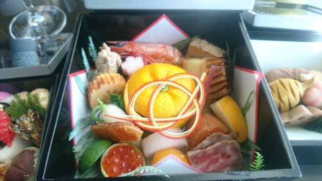 コンラッド東京・風花の「朝食・お節」は何度か体験してるが、「ランチ・お節」は未体験なのでこの度、チャレンジしてみた！