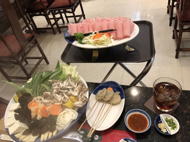 2018.1.21~2018.1.26<br /><br />タイ航空利用<br /><br />TG661 00:20 羽田国際空港発 <br />5:25 スワンナプーム国際空港着<br />TG201 7:45 スワンナプーム発<br />9:10 プーケット着<br /><br />ハイアットリージェンシープーケットリゾート4泊利用<br /><br />TG218 19:00 プーケット発<br /> 20:25 スワンナプーム着<br />TG640 22:30 スワンナプーム発<br /> 06:15 成田国際空港着<br /><br />高校の同級生と初めて一緒に海外旅行へ行きました。4泊6日プーケット旅です。<br />ホテルステイやラウンジでまったり過ごすリゾートライフが好きな私達にとって、大満足な旅となりました。