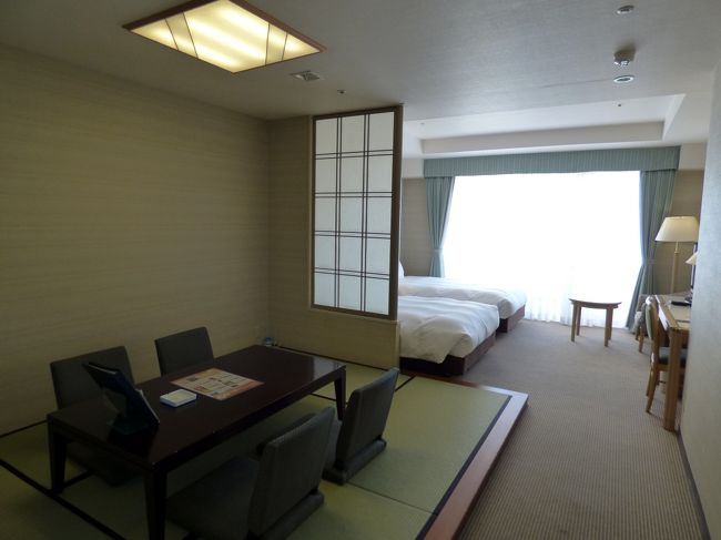割烹 しま田で満足の昼食、真っ直ぐこの日から2泊するエクシブ伊豆に向かいます。<br /><br />直前のフローティング予約でしたからMグレードのお部屋しか空きがなかったですが、持ち部屋を含めた最上階の和洋室2部屋がアサインされました。<br />