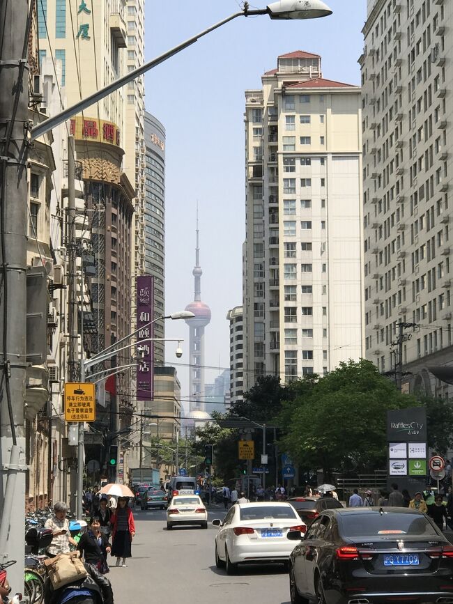 ２０１７年ＧＷに上海一人旅の旅行記です。<br />３年振りの上海でした。<br />２００００マイルを使って上海に<br /><br />ラディソン ブルー ホテル４/３０～５/４<br /><br />散策し中国をたくさん感じることがそれが感動します。<br />上海の街をぶらぶら散歩して楽しむ旅行です。<br />写真メインですがご覧ください。