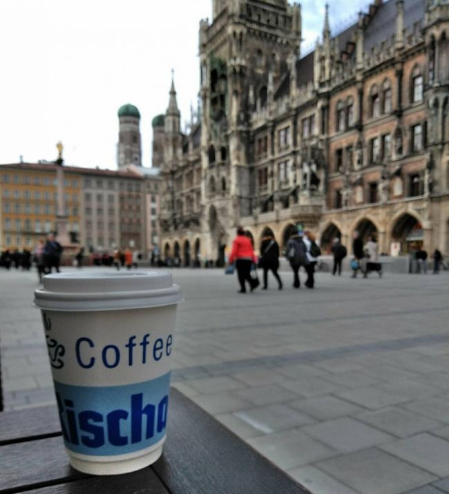 会社の退職を期に、卒業旅行としてひとりでの海外旅行へ。<br />社会人になってからの卒業旅行は、学生のときのような予算のない中ででるだけ沢山のことを詰め込む、というよりは、好きな場所にのんびりと滞在し、現地の生活に触れてみたい...。<br /><br />行き先は大好きな国、ドイツ。<br />4年前に初めて訪れたときはガイドブックを頼りにいろんな都市の有名観光地を巡る旅でしたが、今回の滞在地はミュンヘンに絞り、よりディープなドイツを味わうことができたら。<br /><br />助っ人は日本で出会ったバイエルン在住のナイスガイ2人。日本語は通じないものの、初めてのひとり海外で不安で仕方なかったけど、ほんとにほんとに心強い存在でした。<br />そんな頼もしい2人に助けられつつ、ドキドキの初海外ひとり旅の始まり!<br /><br />----------------------------------------------------------------<br />航空券・ホテル共に自己手配<br />宿泊サイトエクスペディアを使用しました。<br />1EURO=135円にて換算<br />・旅費:73,874<br />・海外Wifi:2,010(6日間)<br />・現地交通費、食事、買い物代:23,625<br />TTL:103,796