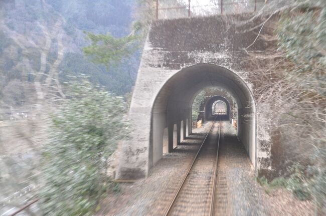 2018年3月10日から11日にかけて、友人と一緒に鉄道旅行してきました。<br /> 第一目的は、2018年3月いっぱいで廃止される三江線のお別れ乗車、青春18きっぷを使っての鈍行列車乗り継ぎで往復しました。<br /> <br /> 3月10日(土)<br /> 金沢-芦原温泉-敦賀-京都-園部-福知山-城崎温泉-浜坂-鳥取-米子-出雲市-浜田(泊)<br /> 3月11日(日)<br /> 浜田-江津-三次-広島-三原-岡山-播州赤穂-京都-敦賀-金沢<br /><br /> 1日めは、金沢から浜田まで698.1km、10,150円、所要時間17時間16分、2日めは、浜田から金沢まで808.1km、11,120円、所要時間18時間17分、ほとんど乗りづめでした。(笑)<br /> <br /> 三江線の旅中篇、浜原駅から口羽駅の部です。