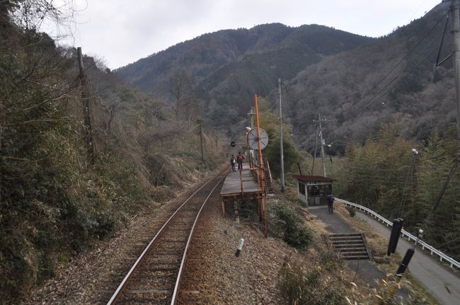 2018年3月10日から11日にかけて、友人と一緒に鉄道旅行してきました。<br />　第一目的は、2018年3月いっぱいで廃止される三江線のお別れ乗車、青春18きっぷを使っての鈍行列車乗り継ぎで往復しました。<br />　<br />　3月10日（土）<br />　金沢-芦原温泉-敦賀-京都-園部-福知山-城崎温泉-浜坂-鳥取-米子-出雲市-浜田（泊）<br />　3月11日（日）<br />　浜田-江津-三次-広島-三原-岡山-播州赤穂-京都-敦賀-金沢<br /><br />　1日めは、金沢から浜田まで698.1km、10,150円、所要時間17時間16分、2日めは、浜田から金沢まで808.1km、11,120円、所要時間18時間17分、ほとんど乗りづめでした。(笑)<br />　<br />　口羽駅から三次駅まで、三江線後篇の旅です。