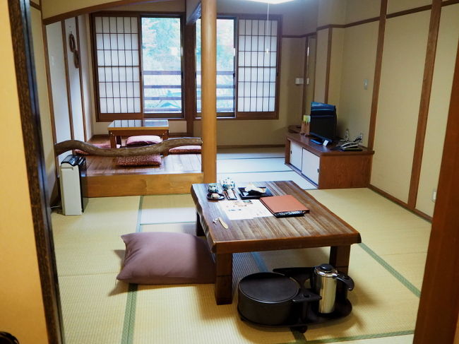 2016年11月、黒川温泉へ行った際、やまびこ旅館に宿泊しました。<br /><br />案内されたお部屋は“りんどう“でした。